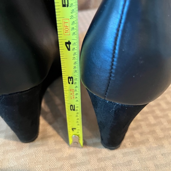 Liz Claiborne Black Wedge heels Suede Booties Women’s Size:6.5 - Picture 7 of 7